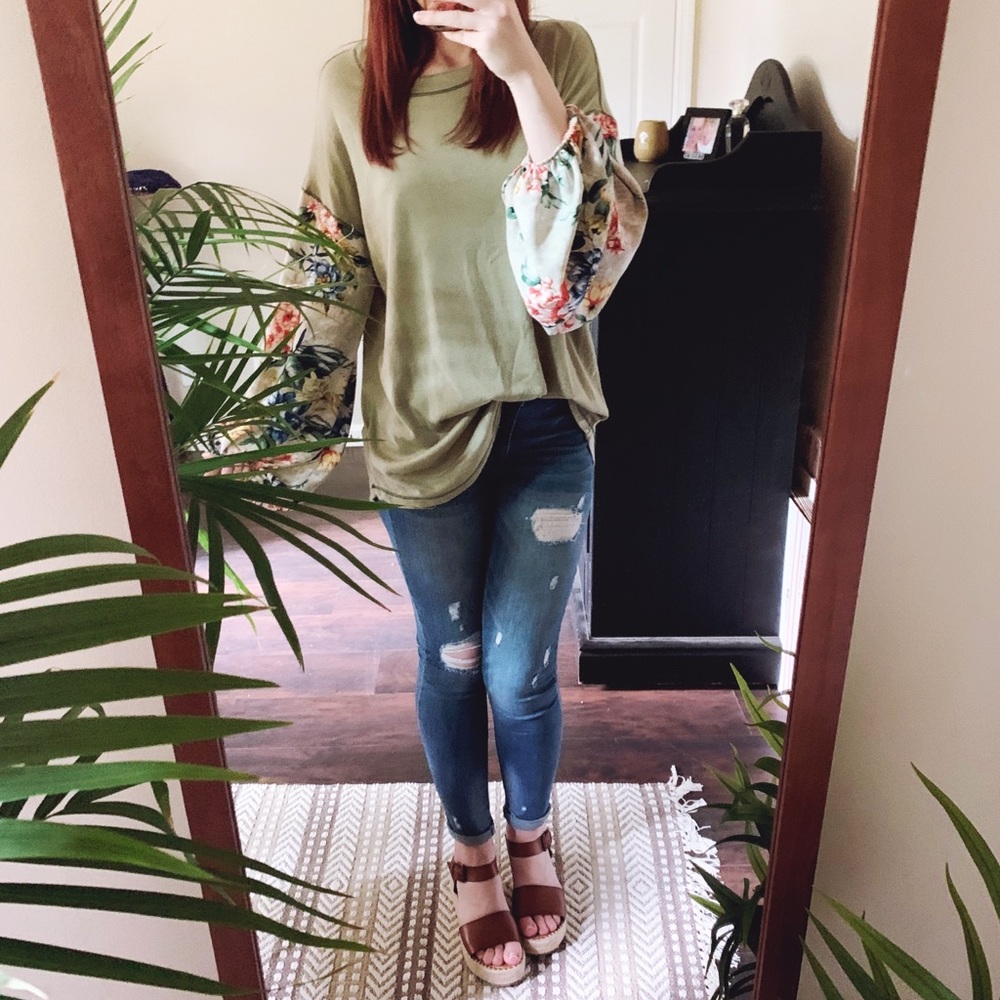 SALE Sweater w/ Floral Puff Sleeves
